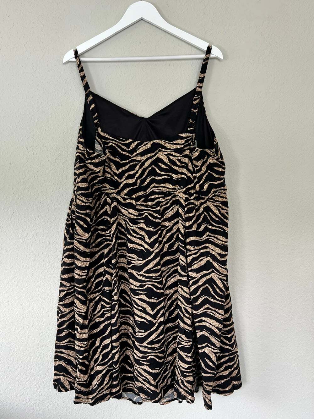 Torrid Plus Size 3 3X Zebra Stripe Sundress Cami Adjustable Straps Pockets - Picture 5 of 7